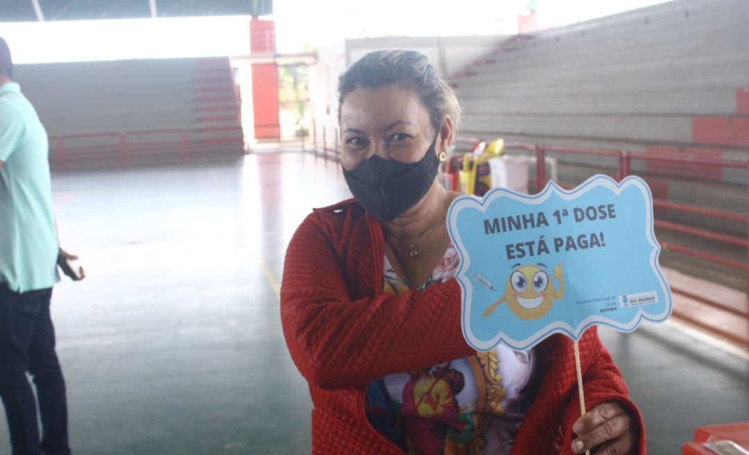 Prefeitura de Rio Branco realiza mutirão de vacinação contra a covid-19 no Ginásio do Sesi